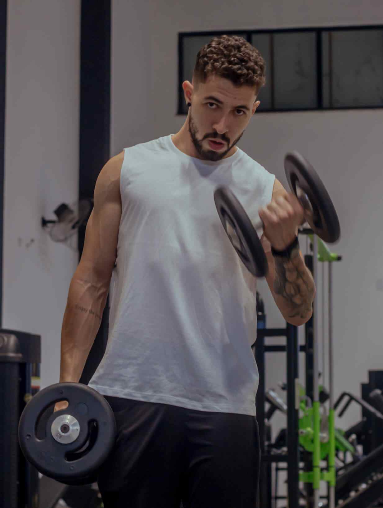 Julio Oliveira, Personal Trainer formado pela FCT Unesp especializado em hipertrofia e emagrecimento